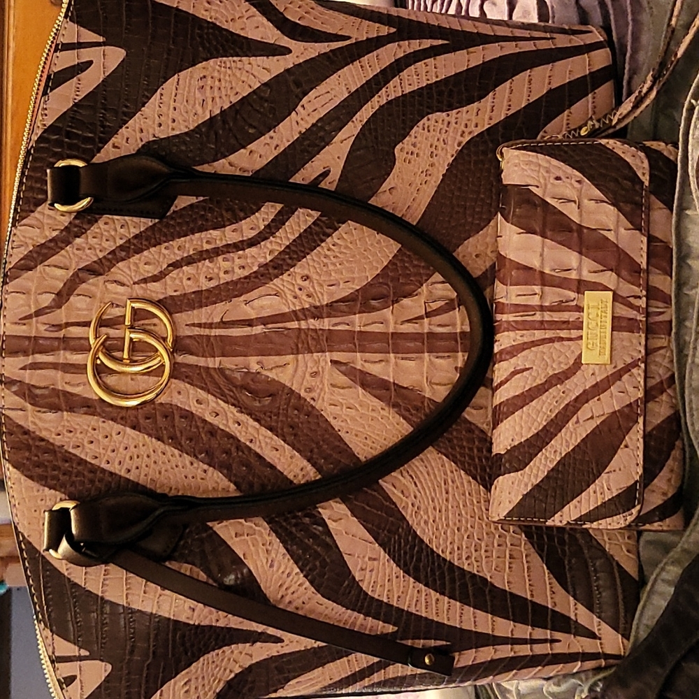 Fashion handbag and matching wallet!
